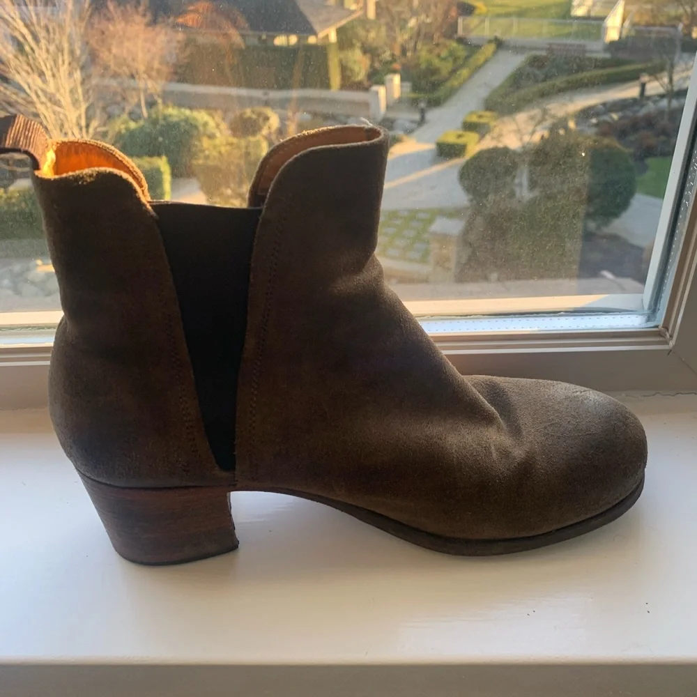 Gidgio brown suede Chelsea bootie - Picture 2 of 6